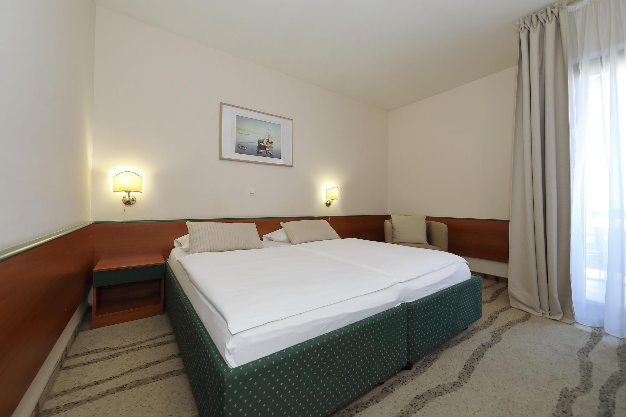 Hotel Mediteran Задар Екстериор снимка