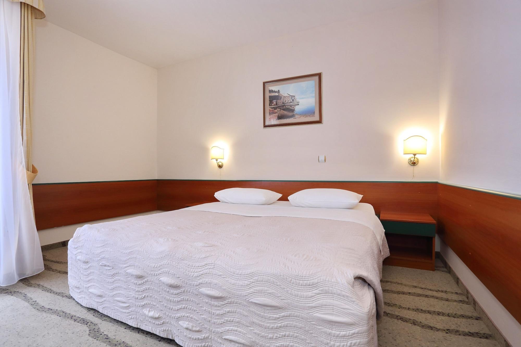 Hotel Mediteran Задар Екстериор снимка