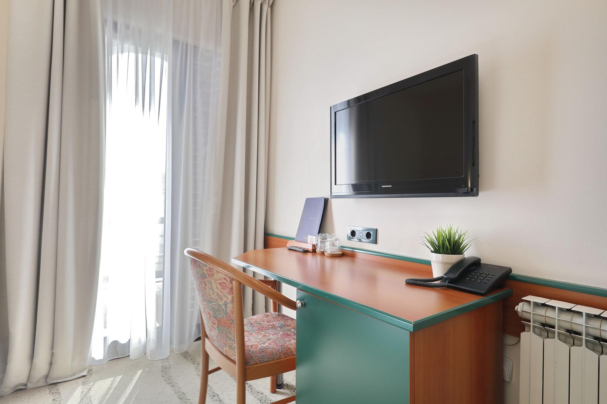 Hotel Mediteran Задар Екстериор снимка