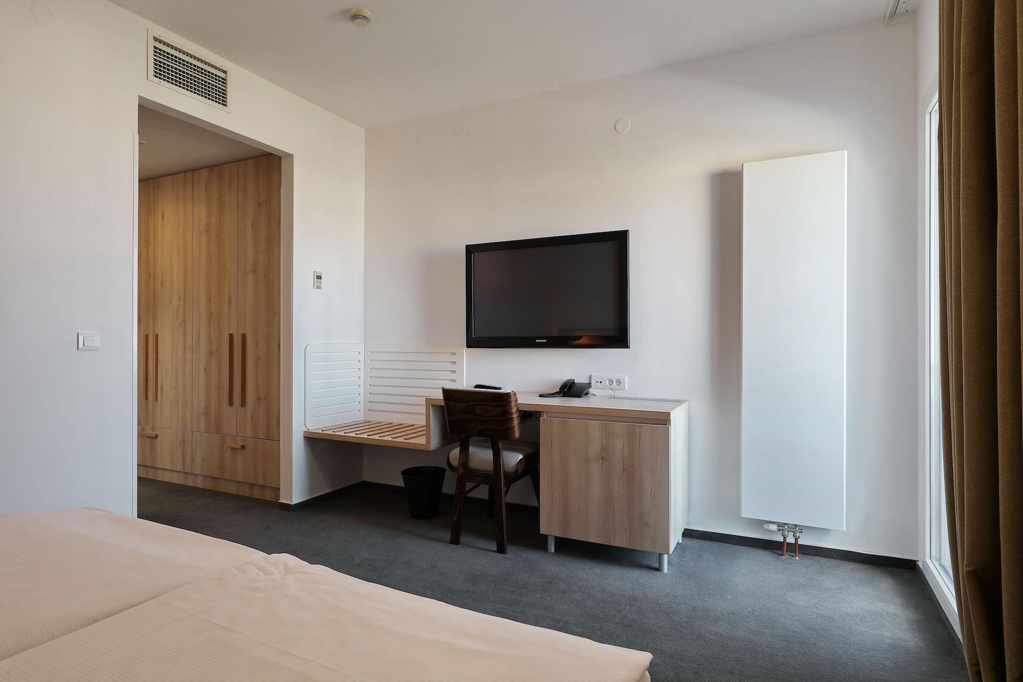 Hotel Mediteran Задар Екстериор снимка