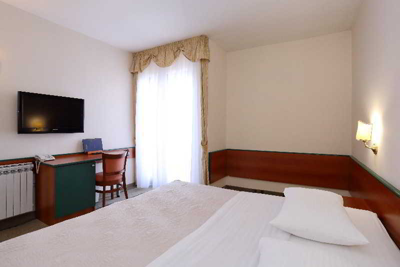 Hotel Mediteran Задар Екстериор снимка