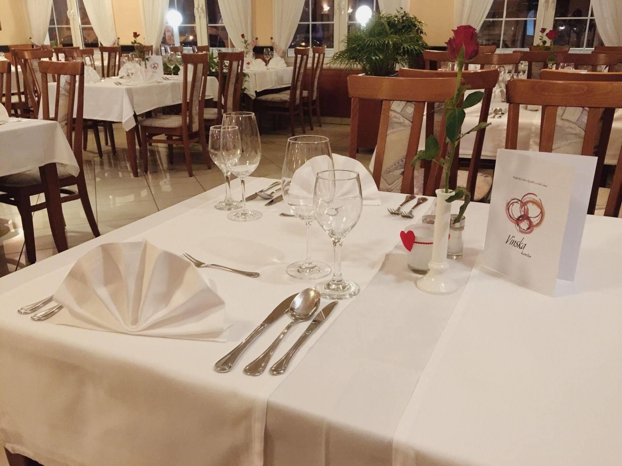 Hotel Mediteran Задар Екстериор снимка