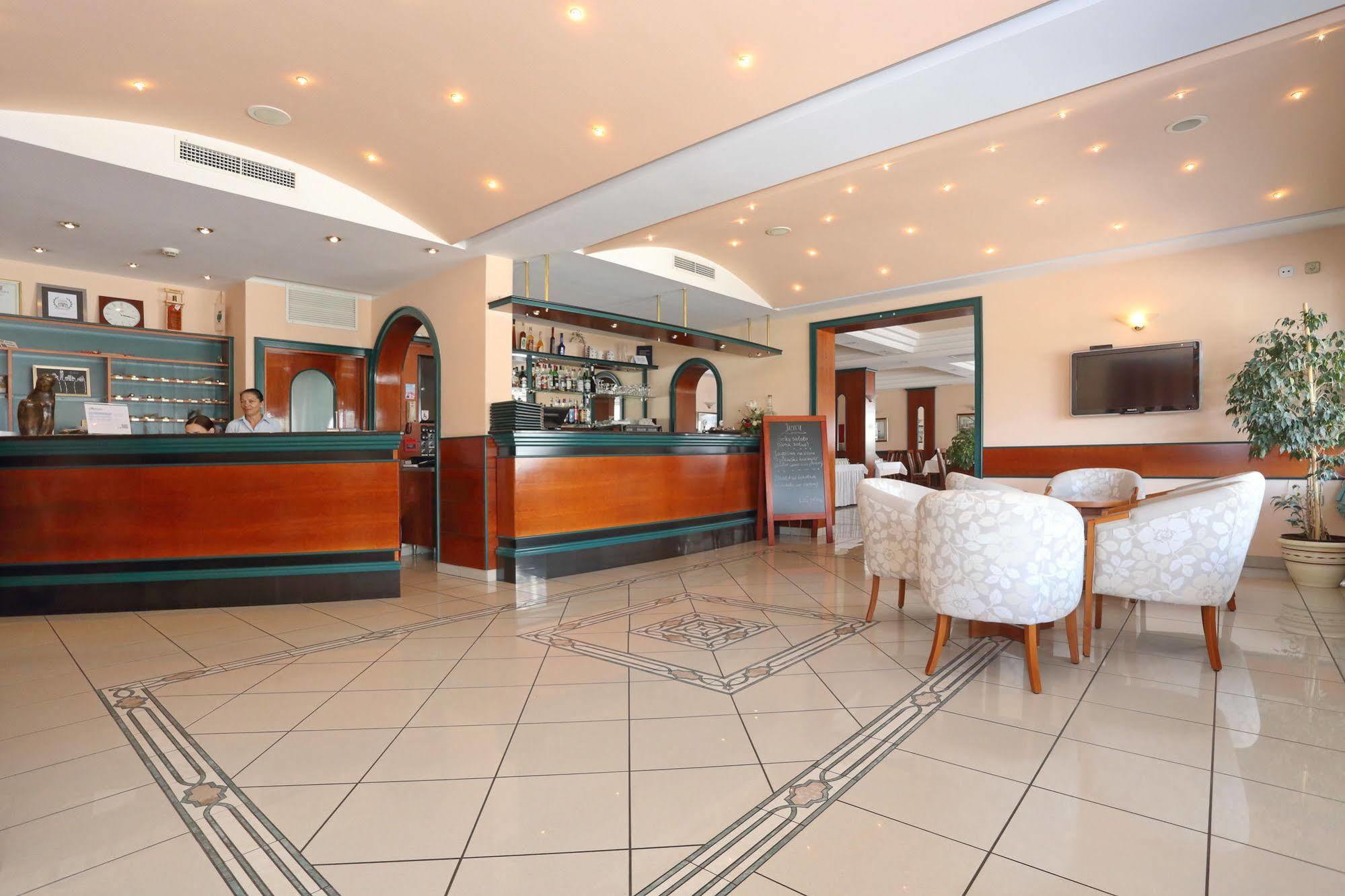 Hotel Mediteran Задар Екстериор снимка