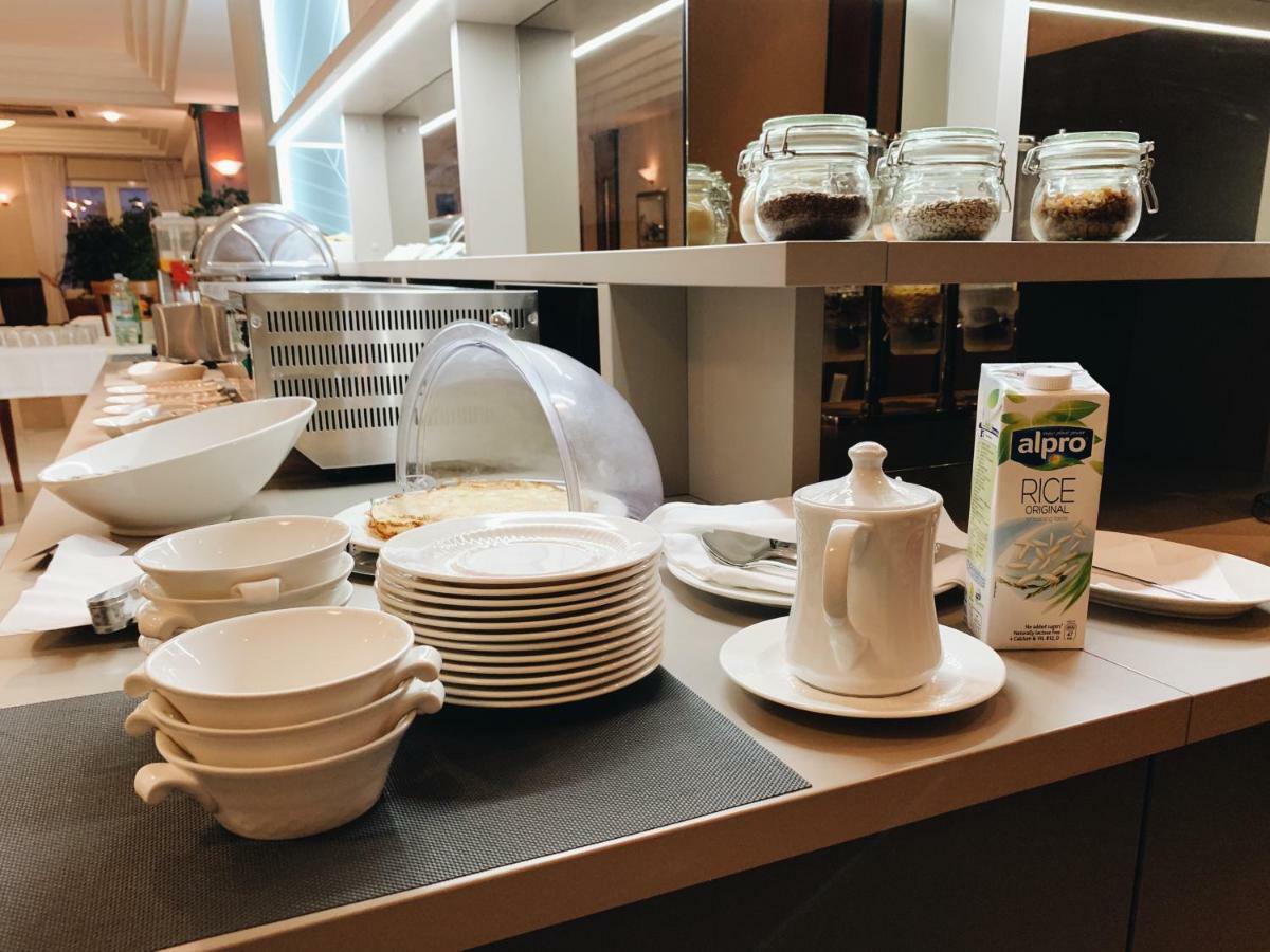 Hotel Mediteran Задар Екстериор снимка