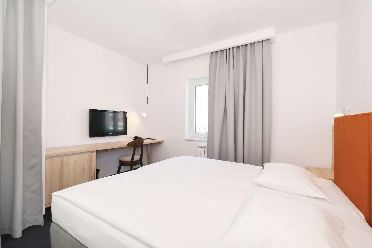 Hotel Mediteran Задар Екстериор снимка