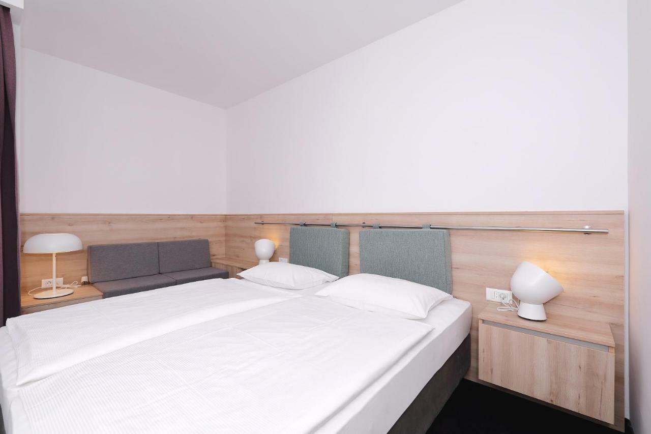 Hotel Mediteran Задар Екстериор снимка