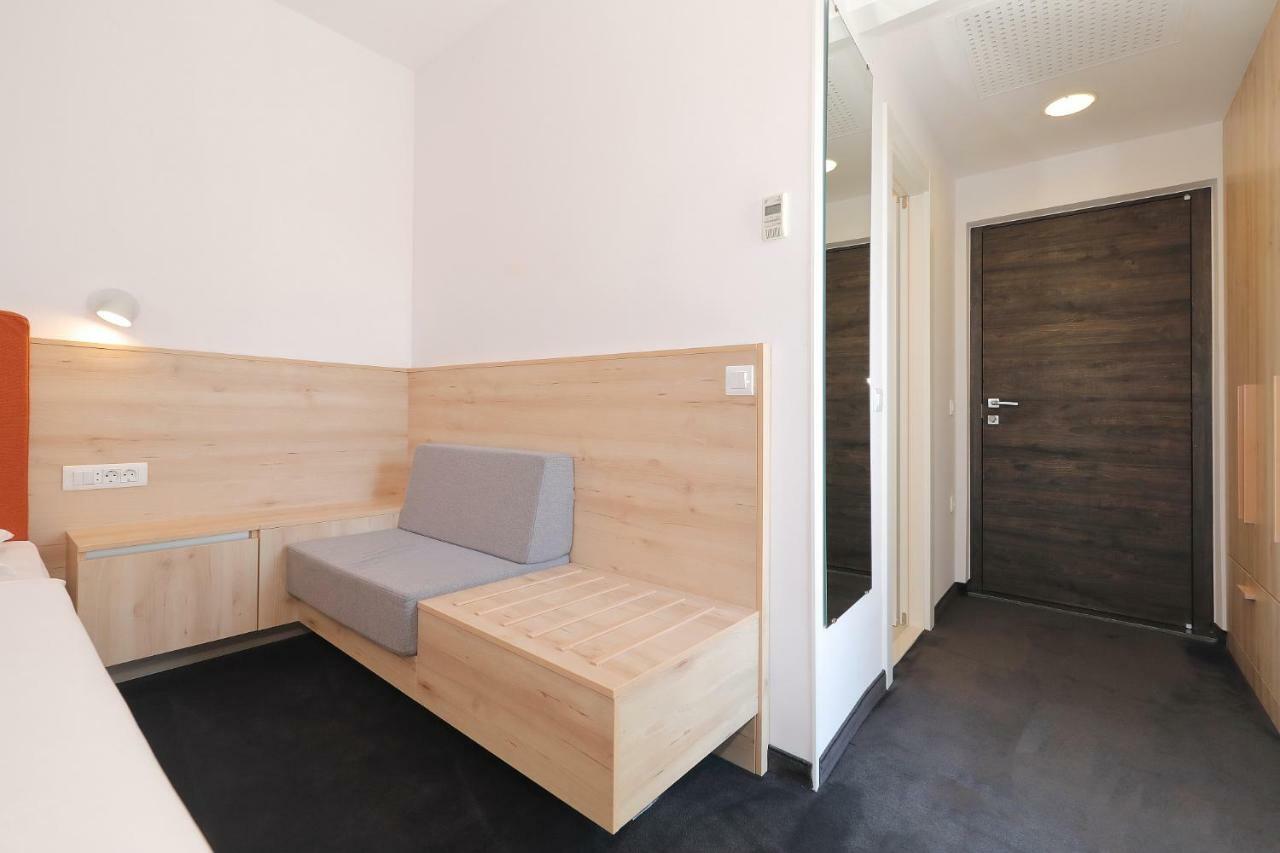 Hotel Mediteran Задар Екстериор снимка